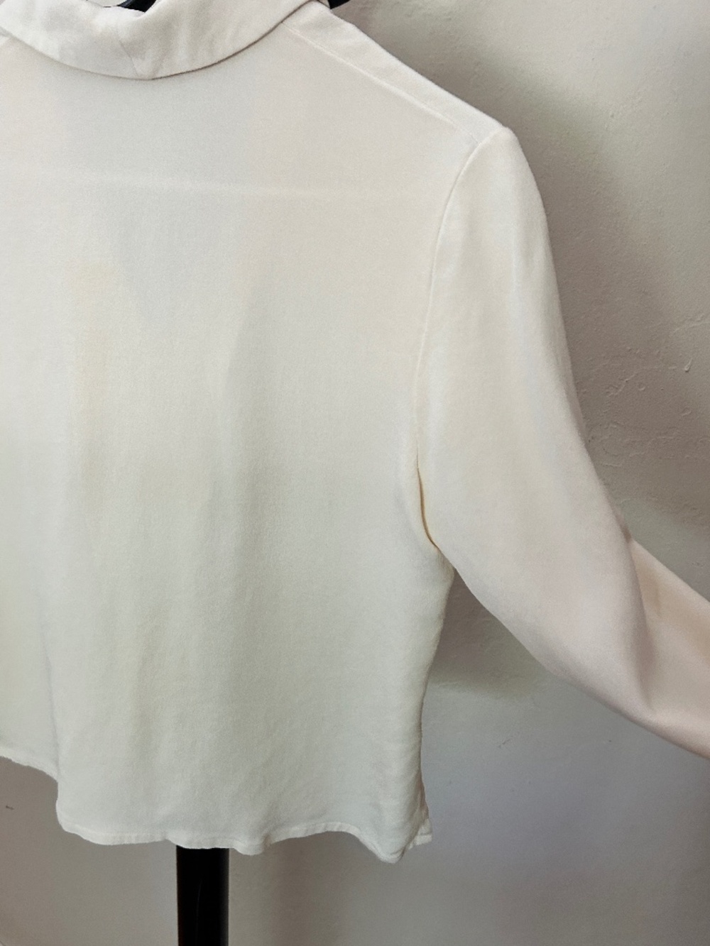 100% Silk Wrinkle Resistant Button-up Long Sleeve Soft White Ivory Shirt - Picture 7 of 15